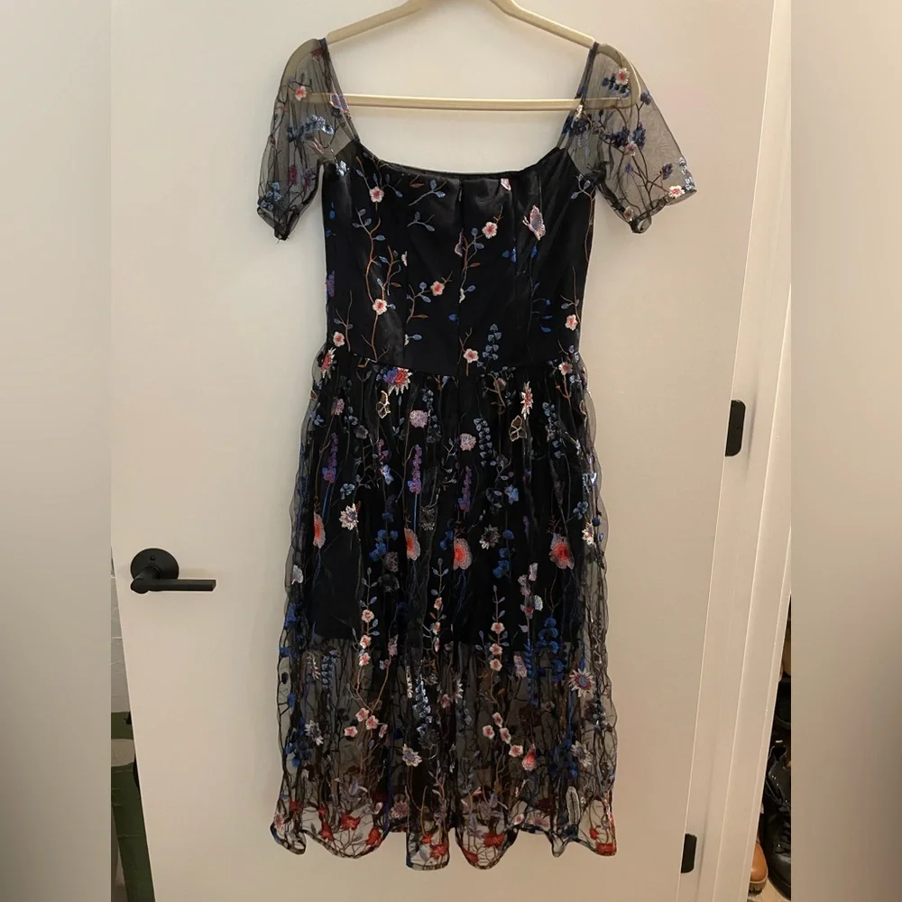 Modern Florist Dress VONE - Picture 6 of 10